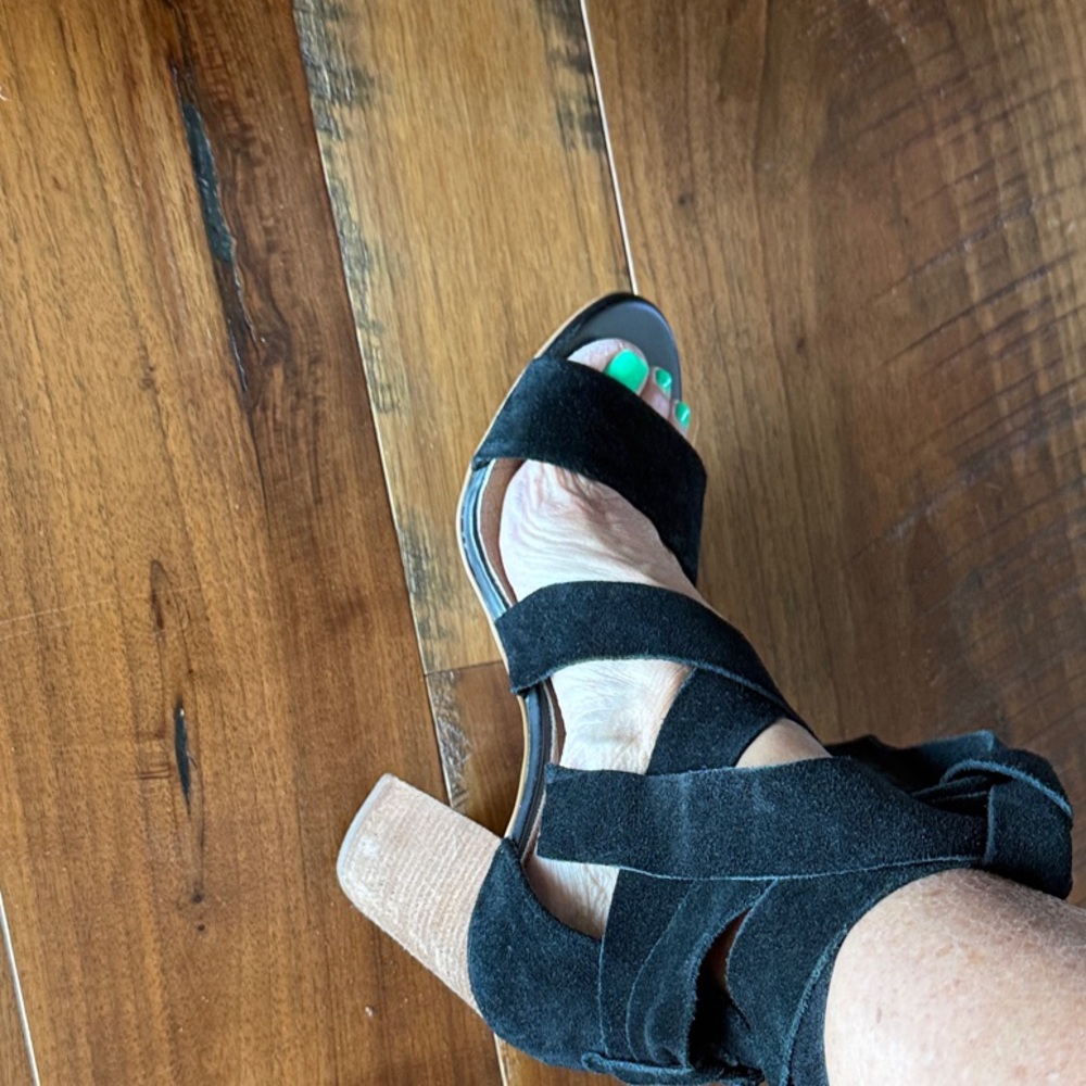 Giani Bernini Black and Tan Heels